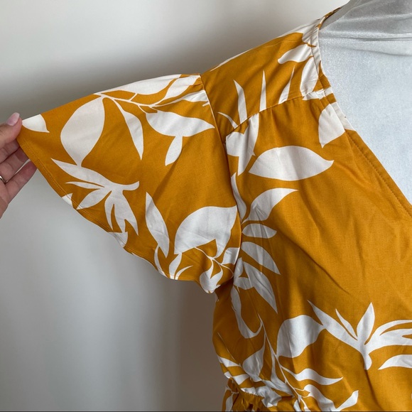 2 for $20 NWOT Mustard yellow and white dress - Picture 4 of 7